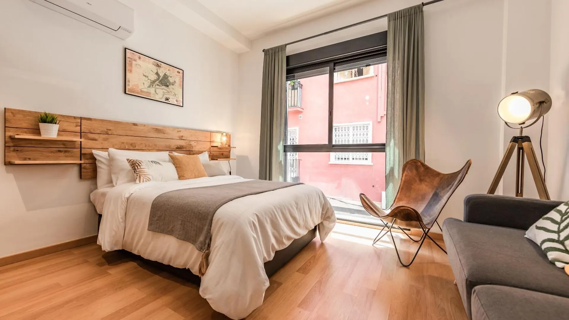 Industrial Studio In The City Center By Rems Malaga