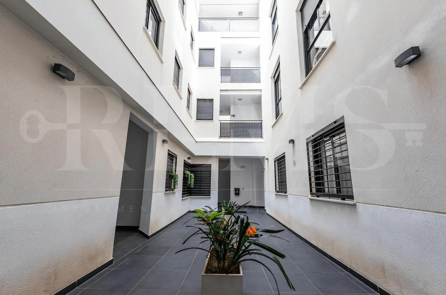 Industrial Studio In The City Center By Rems Malaga