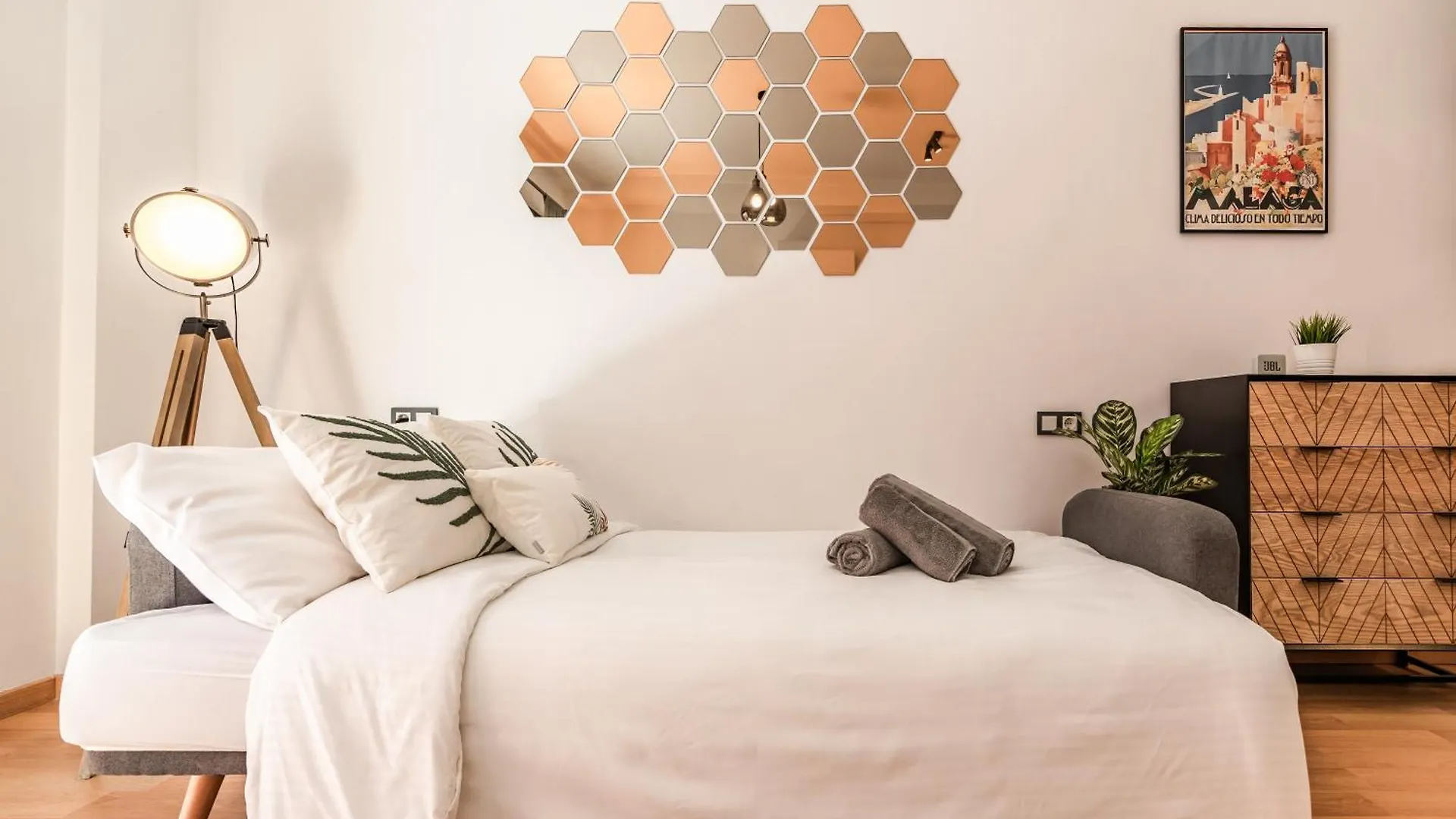 Apartment Industrial Studio In The City Center By Rems Malaga
