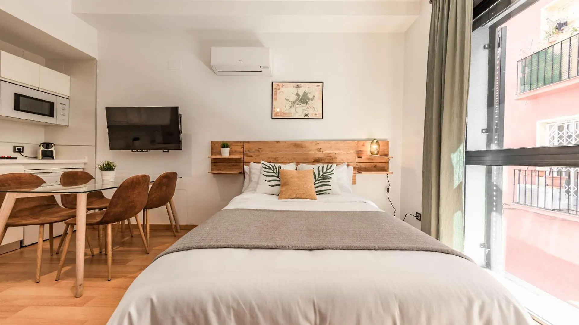 Industrial Studio In The City Center By Rems Malaga 0*,