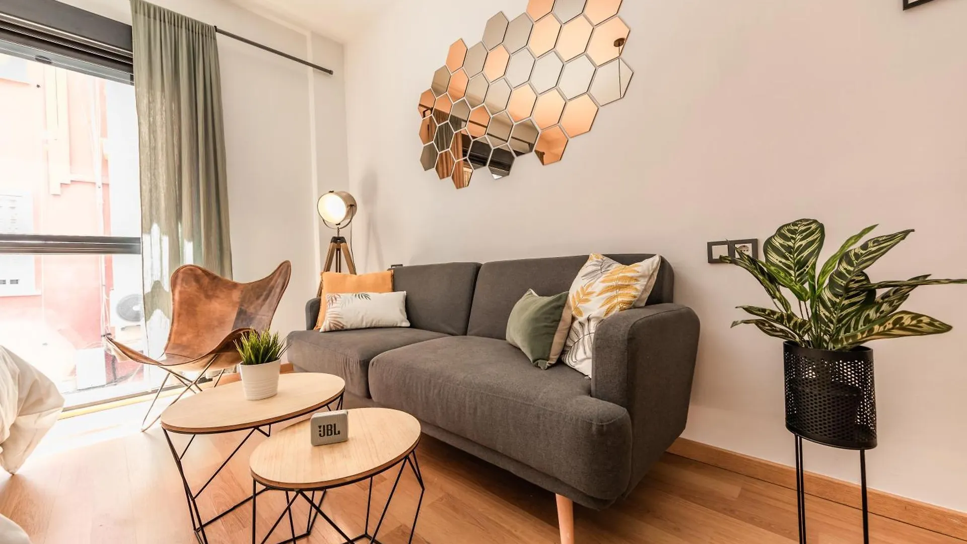 Industrial Studio In The City Center By Rems Malaga Apartment