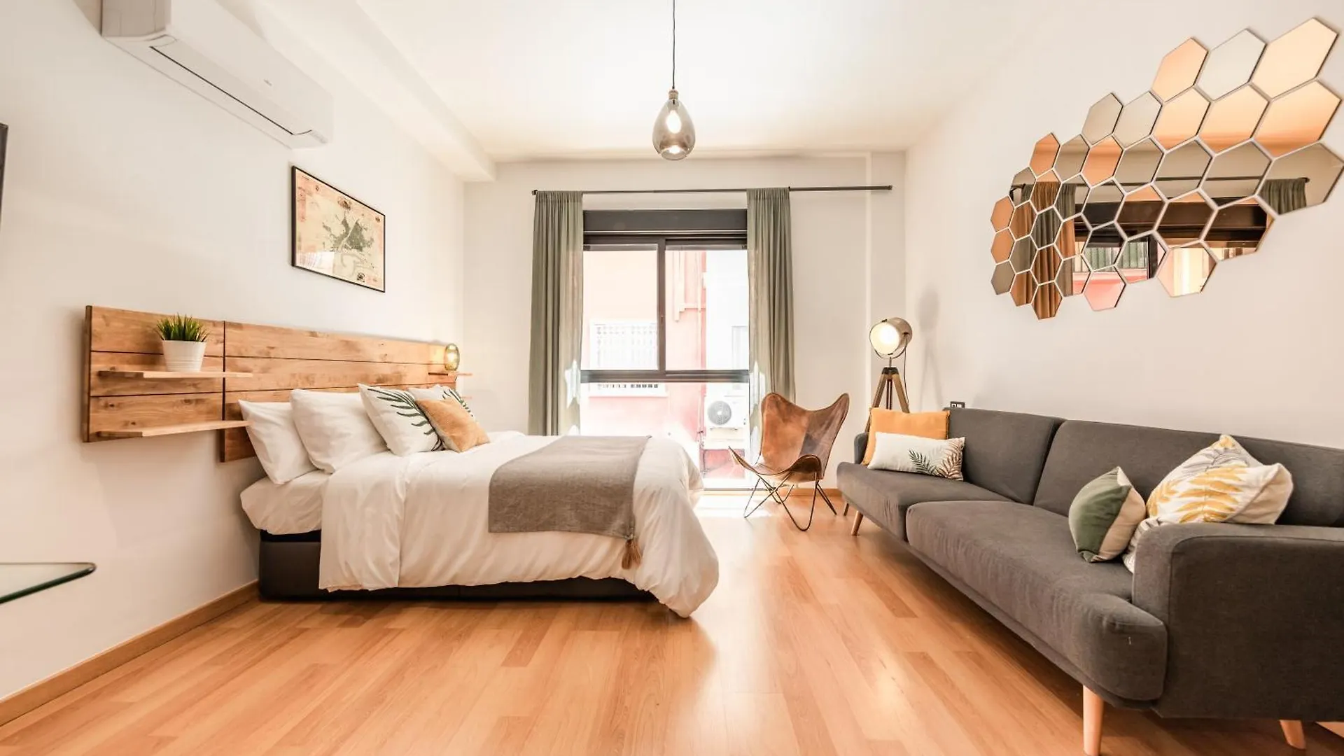 Industrial Studio In The City Center By Rems Málaga Appartement
